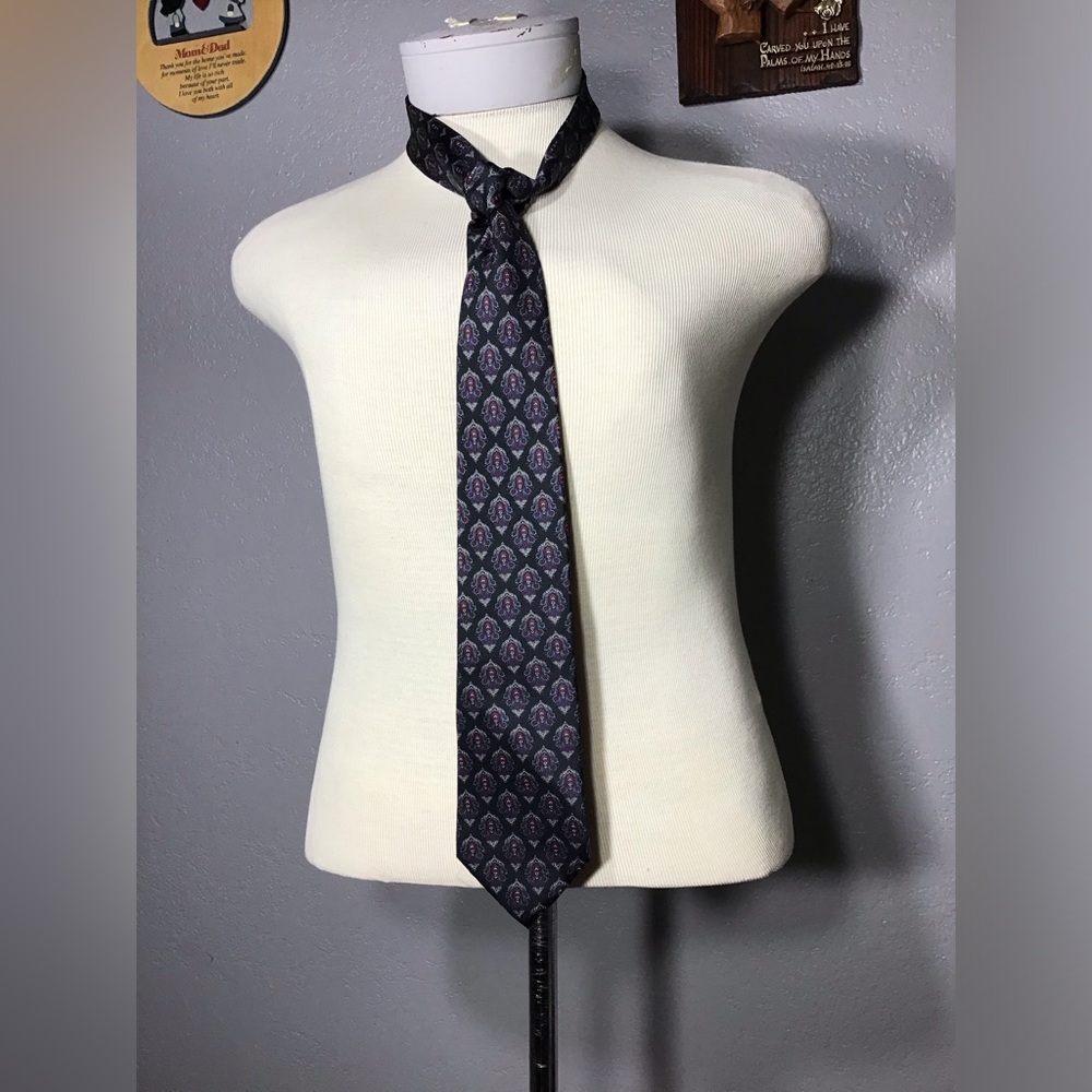VTG CHRISTIAN DIOR Mens 100% Silk Neck Tie Navy Blue With Red